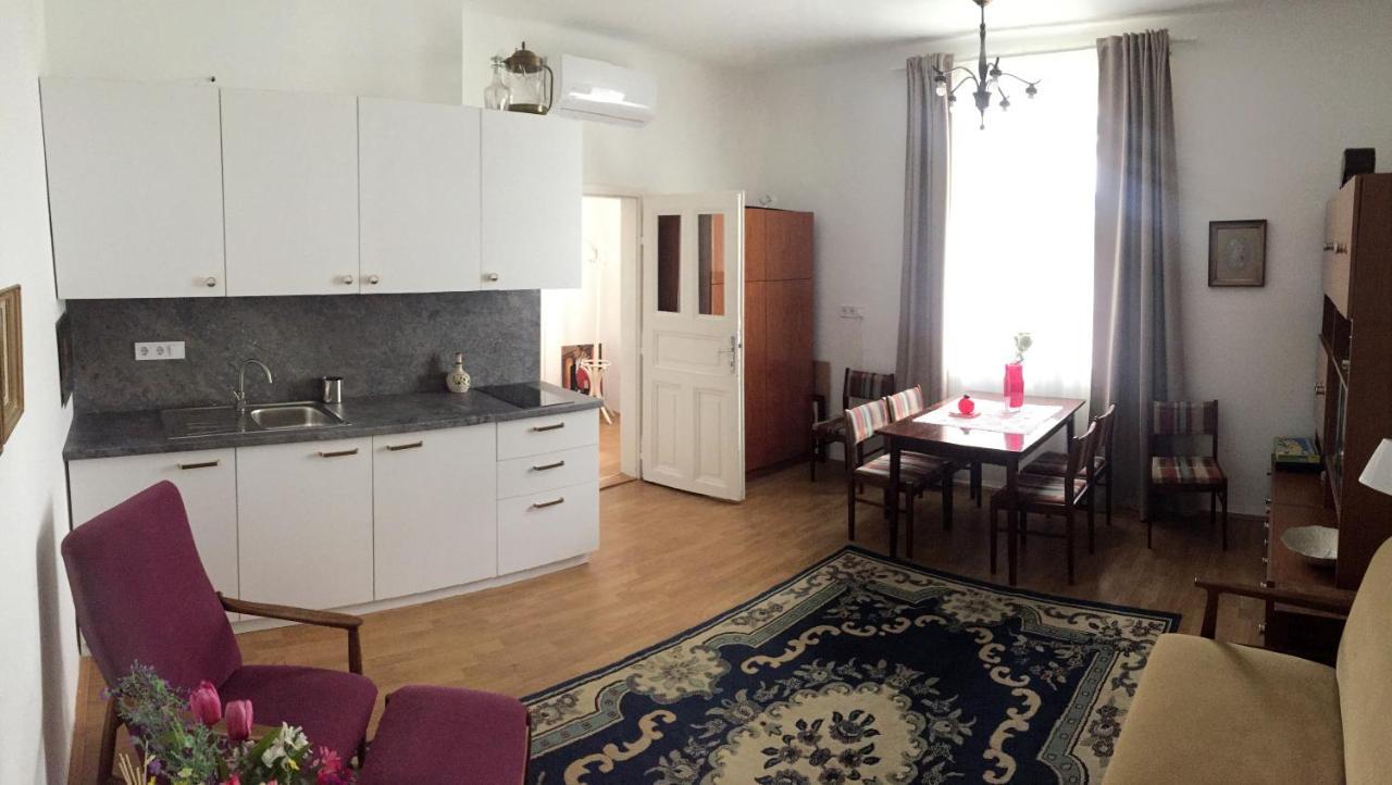 Kertesz-Haz Hotel Егер Екстериор снимка
